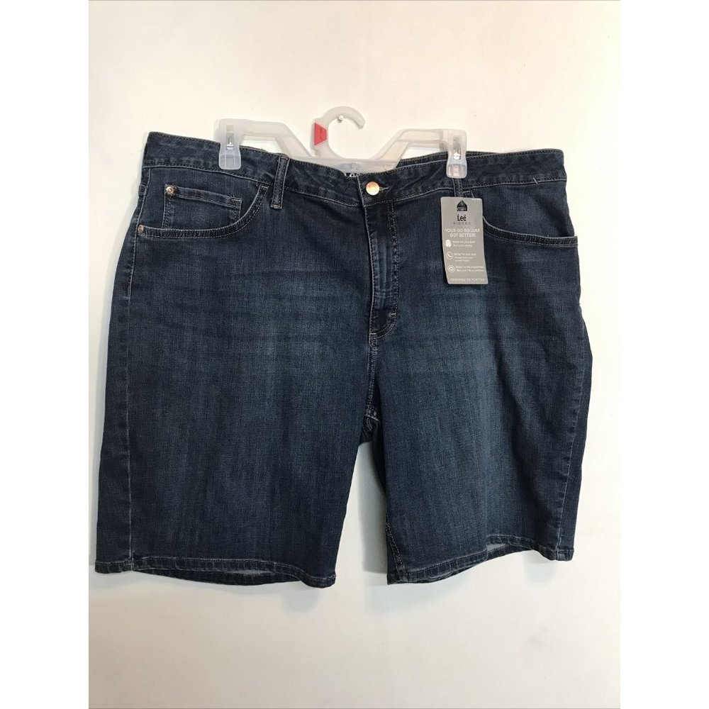 Lee Riders women’s Sz 22 Denim Midrise bermuda Shape cut blue stretchy shorts
